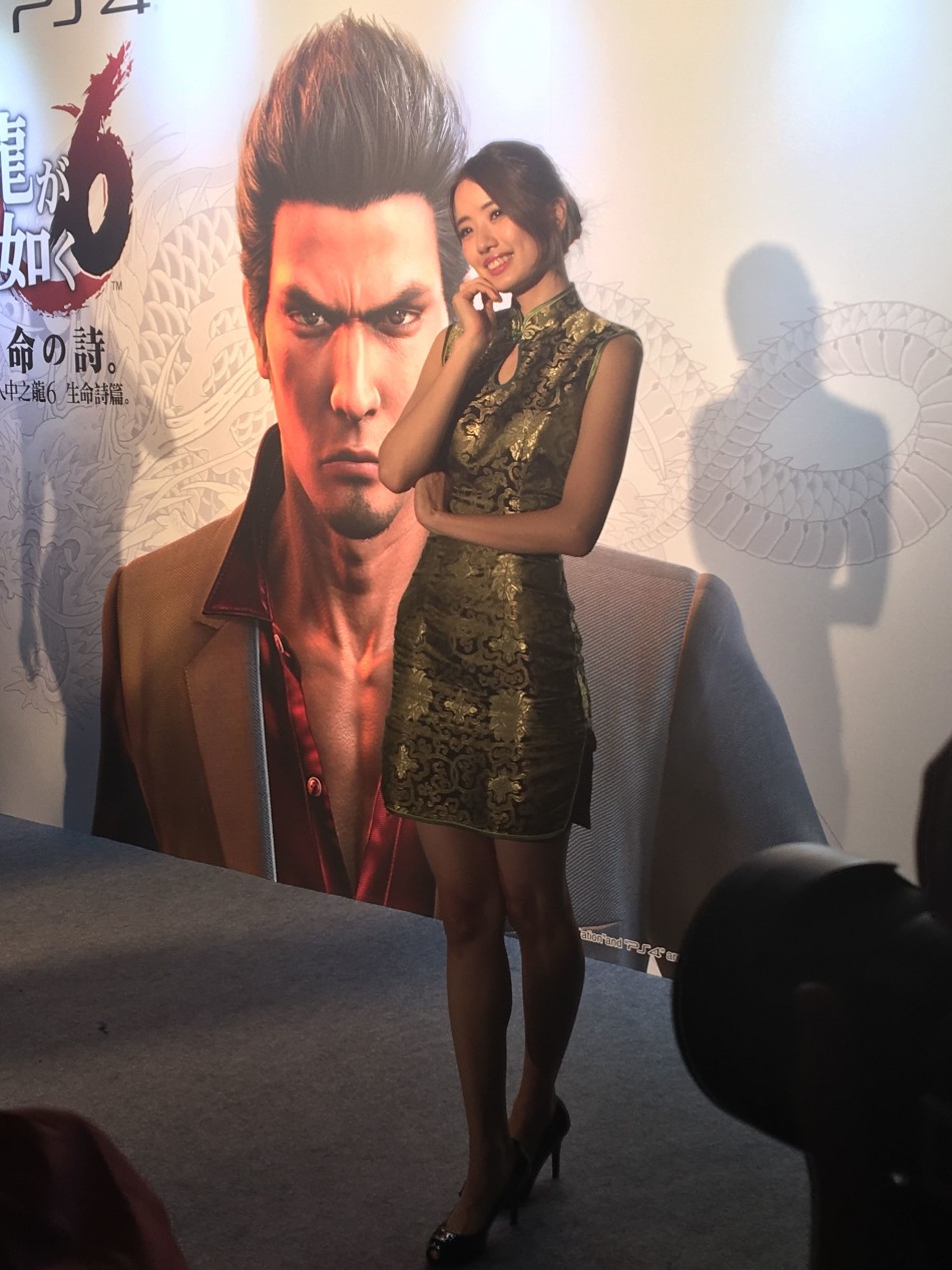 冲田杏梨出席《如龙6》活动 凹凸曲线难掩性感(22)