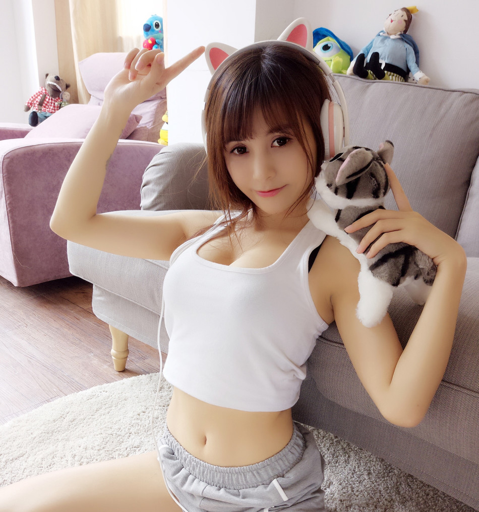夏美酱 最胸LOL女主播夏美酱晒美照_新浪游戏_手机新浪网