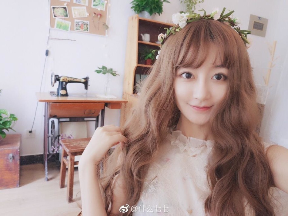 网红"什么七七"清纯美照