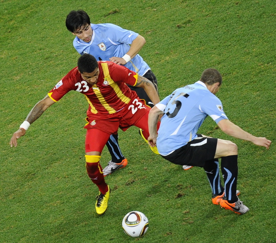 世界杯足球带球过人壁纸图片