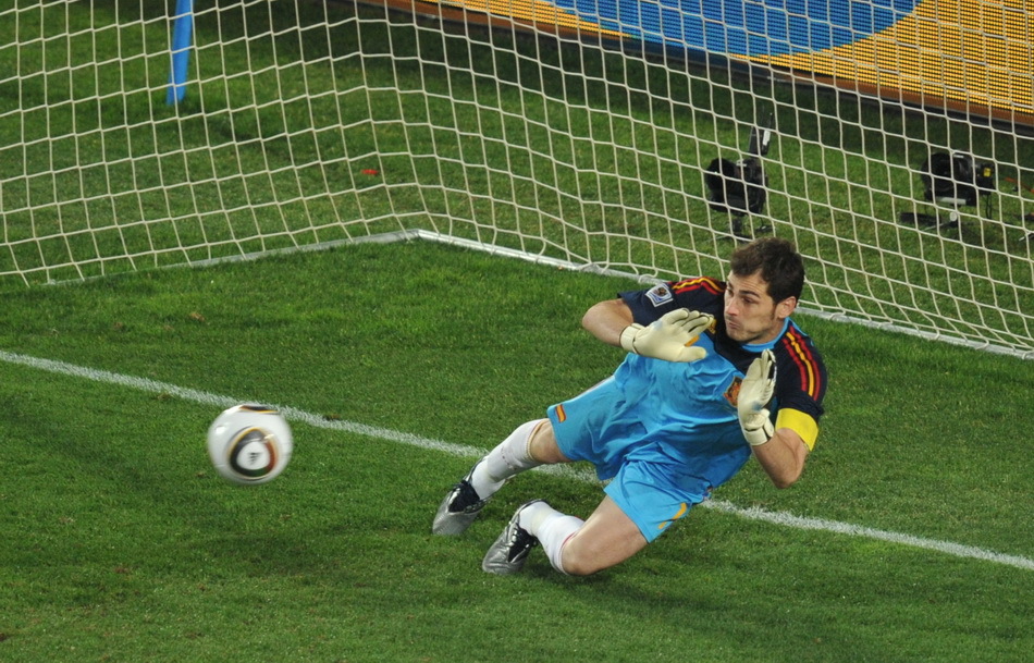 卡西利亚斯神奇扑救!