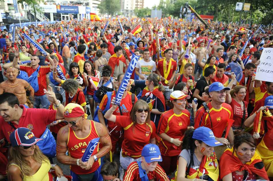 西班牙vs德国球迷疯狂[100P] - 『体育频道』 圣