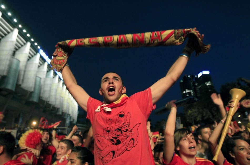 西班牙vs德国球迷疯狂[100P] - 『体育频道』 圣