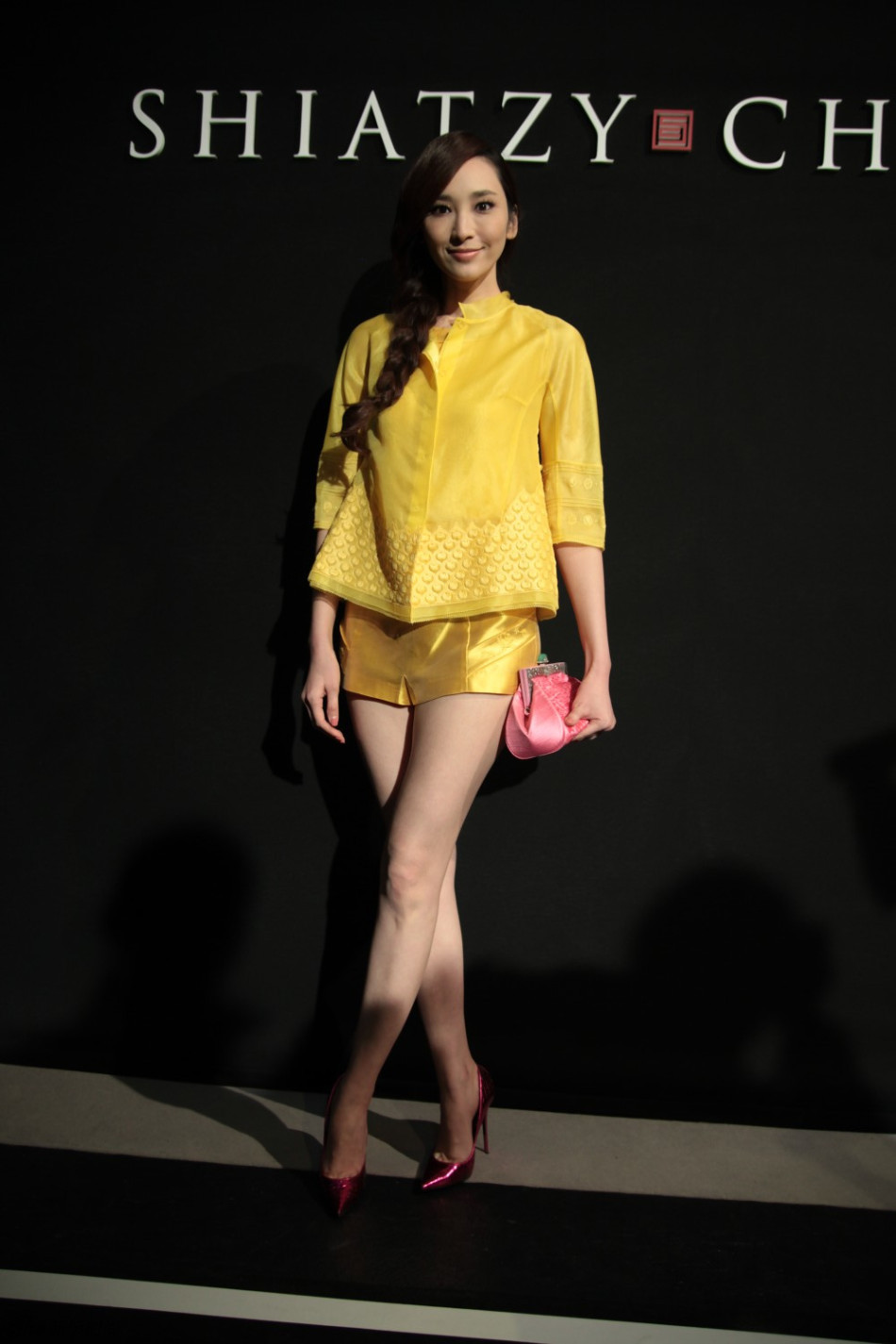 安以轩吴佩慈等众女星助阵夏姿陈专场秀