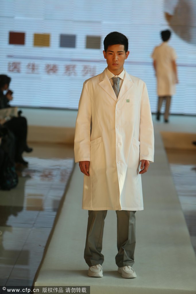 人口办制服_漳平市工商局举行新式制服换装仪式