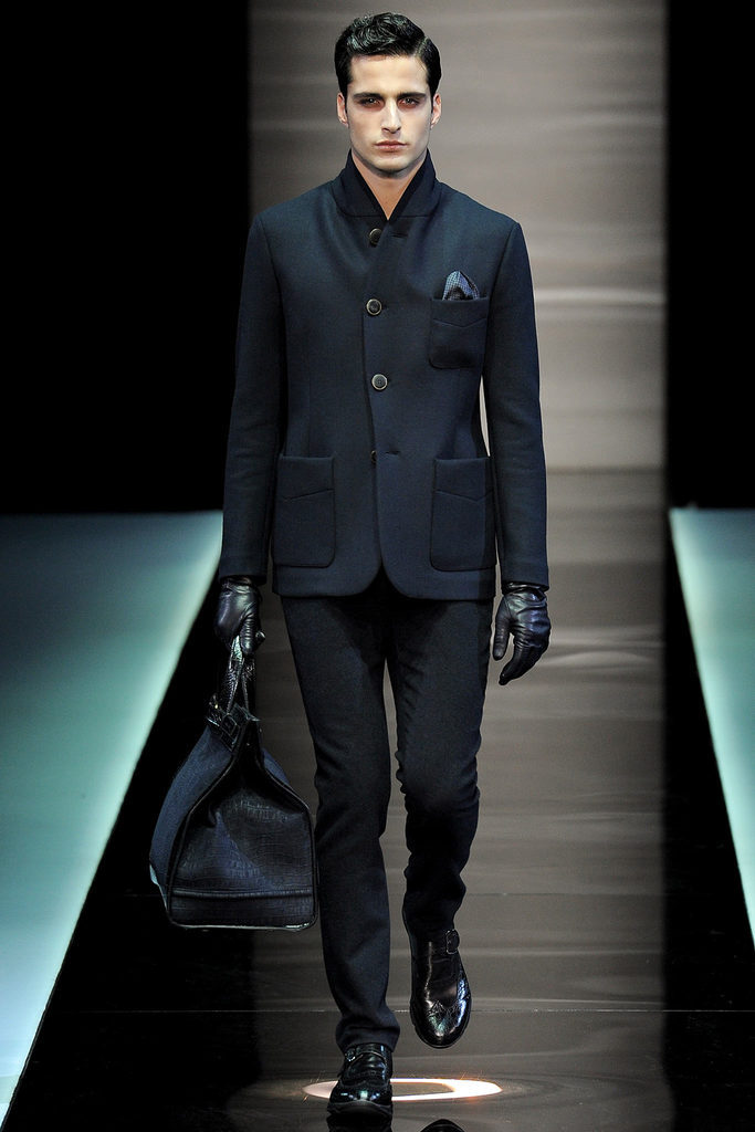 印度发音:阿玛尼 是什么意思,有首印度歌里面有