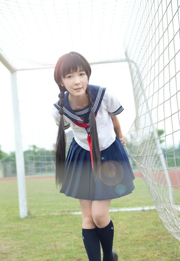 徐娇晒萝莉cos照 变身校服萌妹子