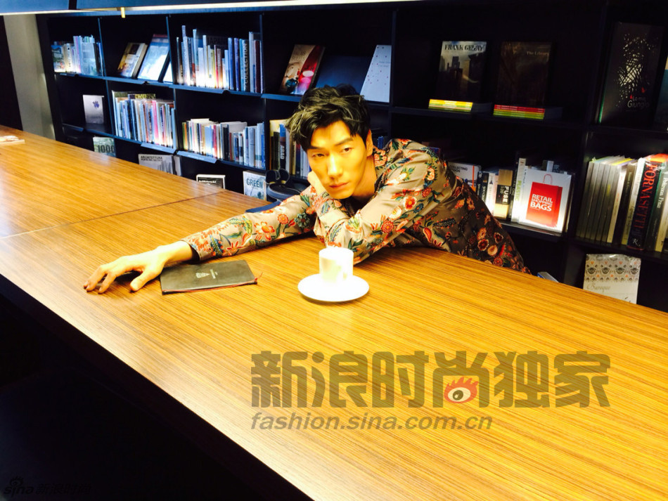 亮点米兰 张亮佛罗伦萨逛gucci博物馆咖啡厅_