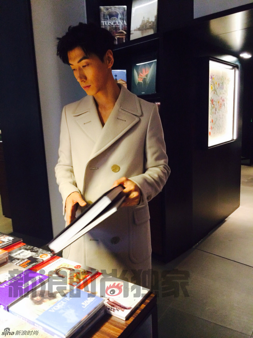 亮点米兰 张亮佛罗伦萨逛gucci博物馆咖啡厅_