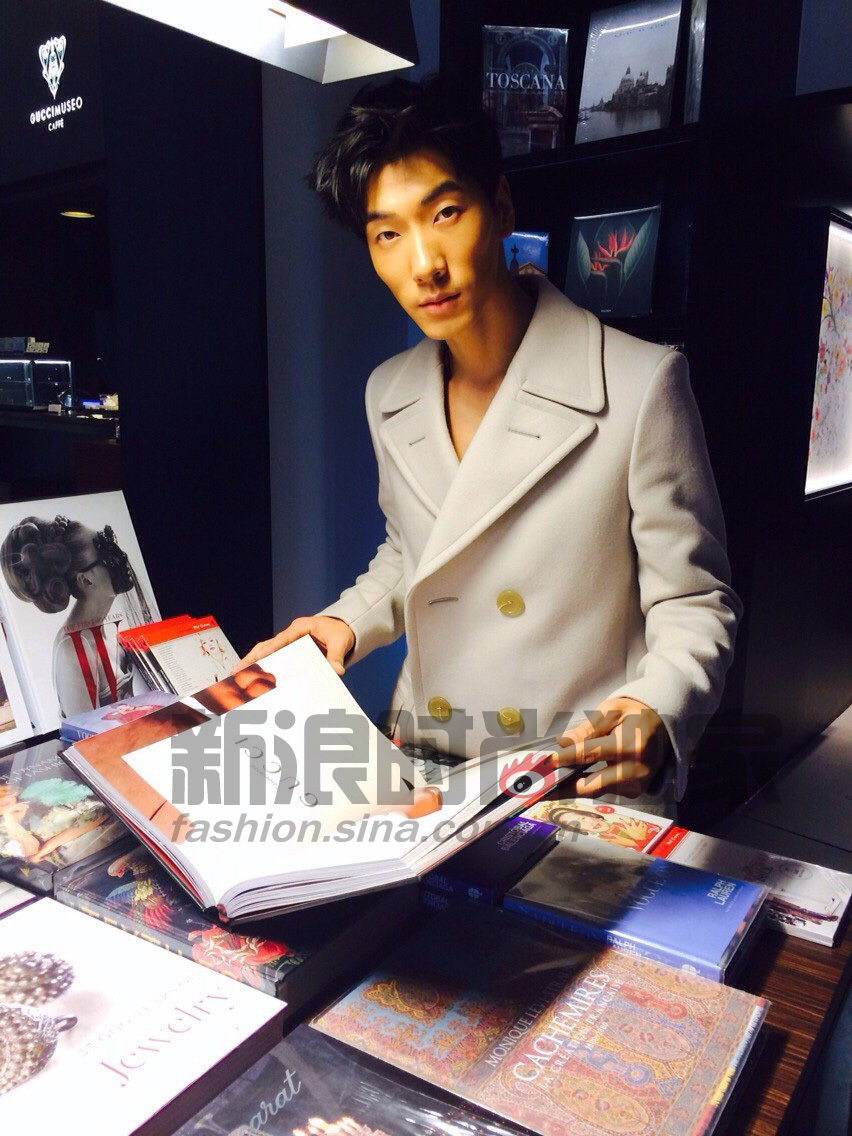 亮点米兰 张亮佛罗伦萨逛gucci博物馆咖啡厅_