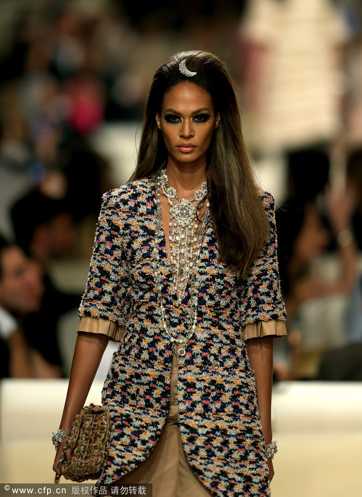 Chanel 2015早春度假系列 中国超模孙菲菲走秀