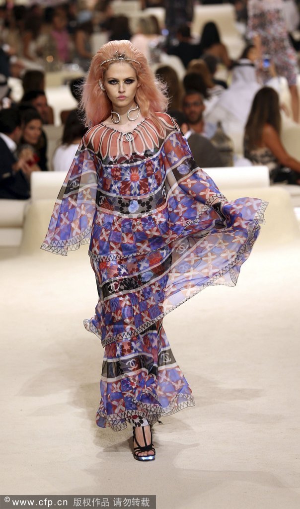 Chanel 2015早春度假系列 中国超模孙菲菲走秀