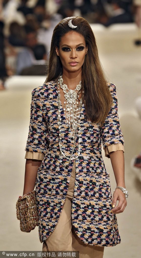 Chanel 2015早春度假系列 中国超模孙菲菲走秀