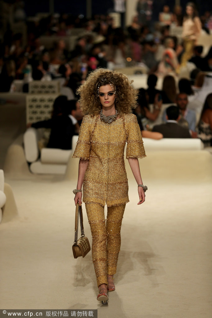 Chanel 2015早春度假系列 中国超模孙菲菲走秀