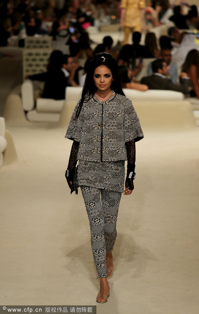 Chanel 2015早春度假系列 中国超模孙菲菲走秀