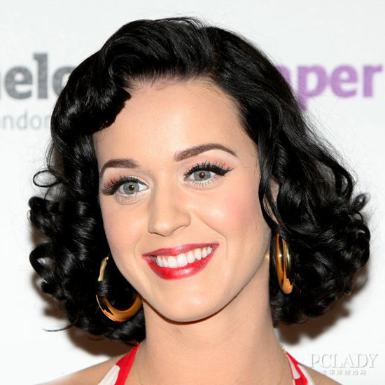 性感尤物都爱黑发色 魅惑风情挡不住