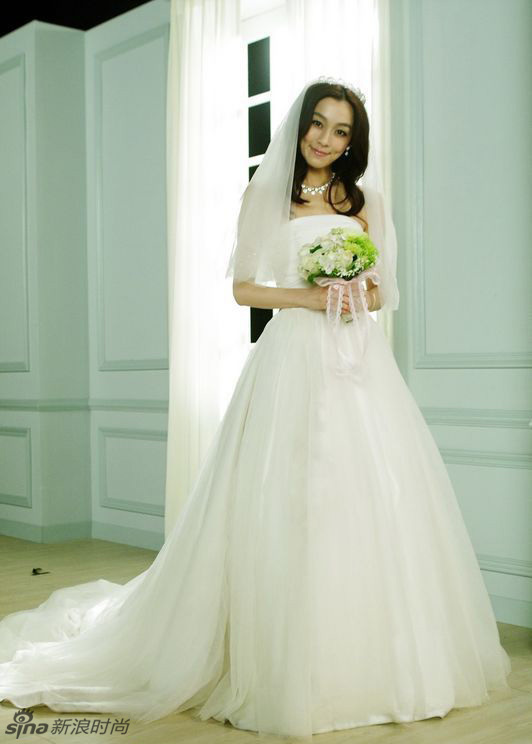 婚纱选购_婚纱情侣头像(2)