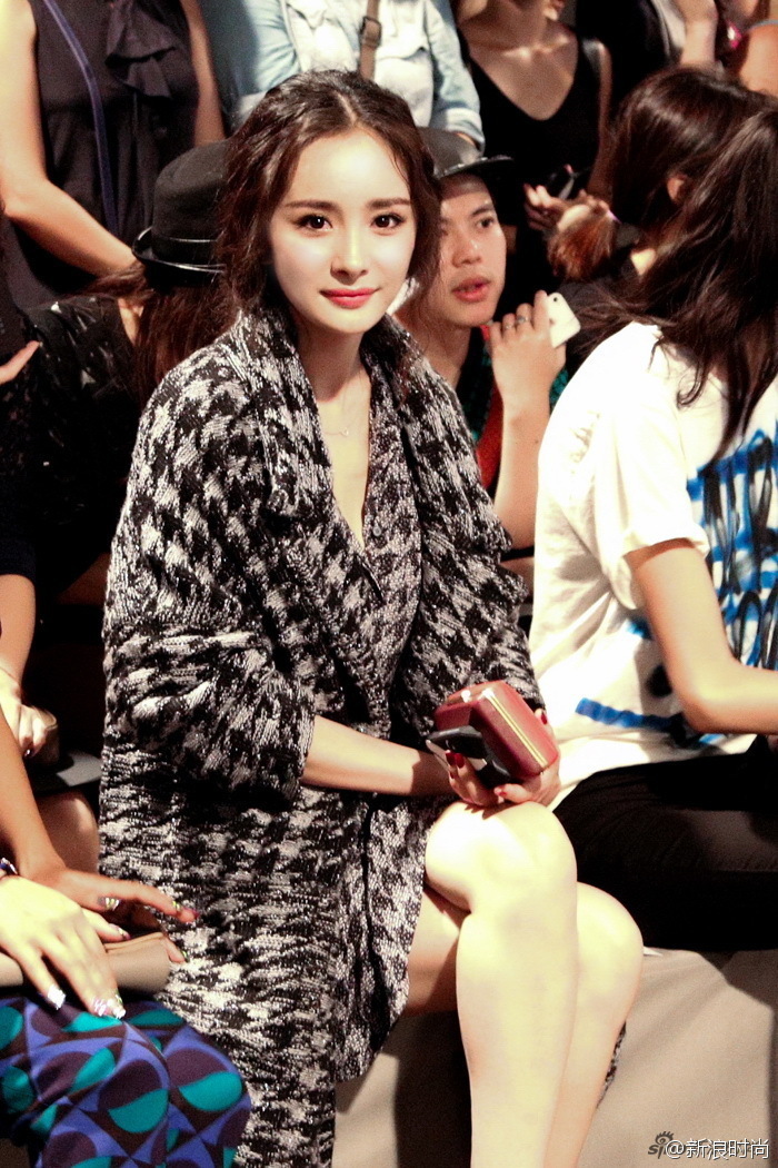 新浪时尚独家携手红秀GRAZIA杨幂米兰行 -- 佛