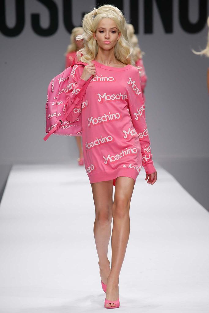 2015年 莫斯奇诺 (Moschino) 春夏高级成衣米兰时装周发布秀