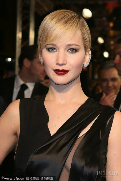 艳照不要紧 大<em>表姐</em>红毯珠宝零出错才是正经事