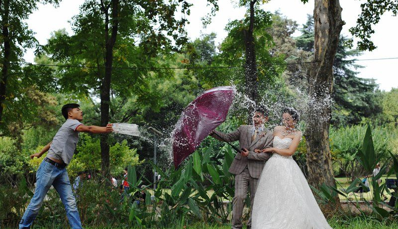 背后婚纱照_婚纱照图片室内(3)
