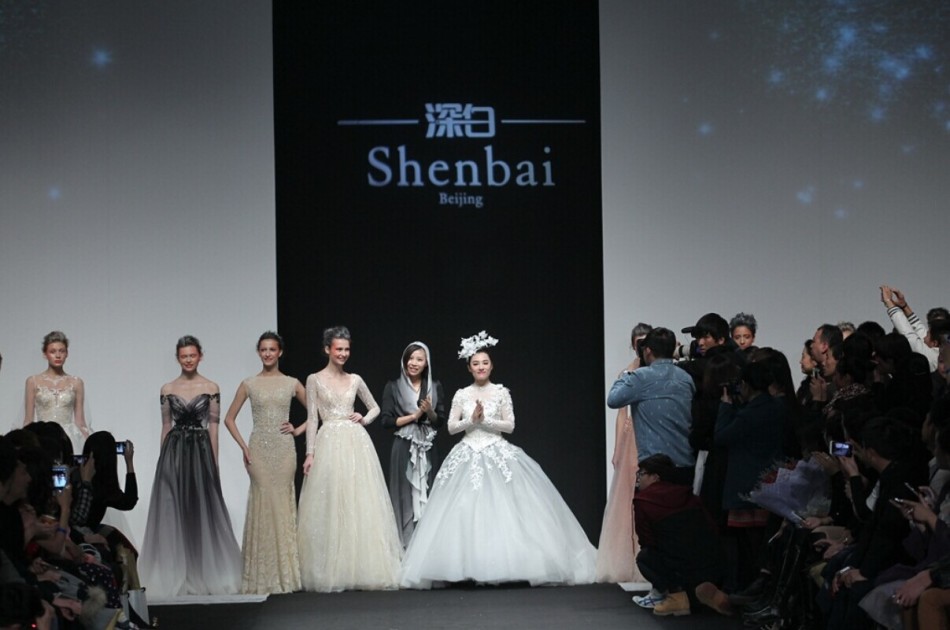深白婚纱定制_婚纱情侣头像(3)