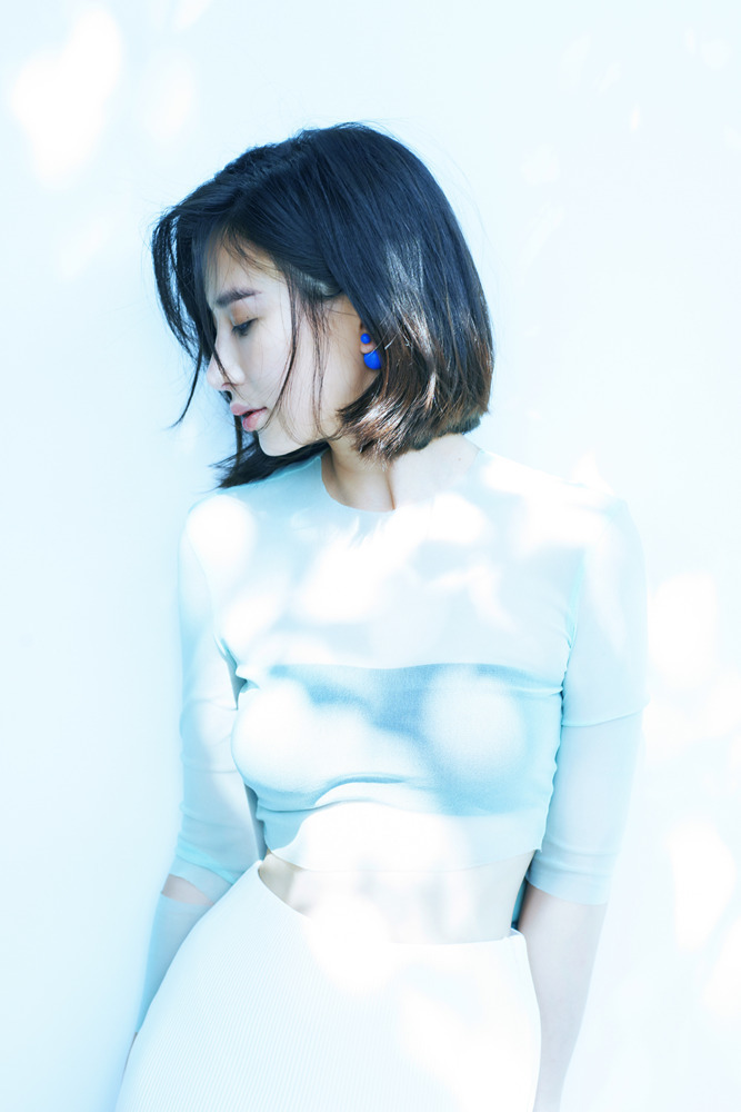 文艺时尚女神熊乃瑾写真曝光 气质清新受追捧