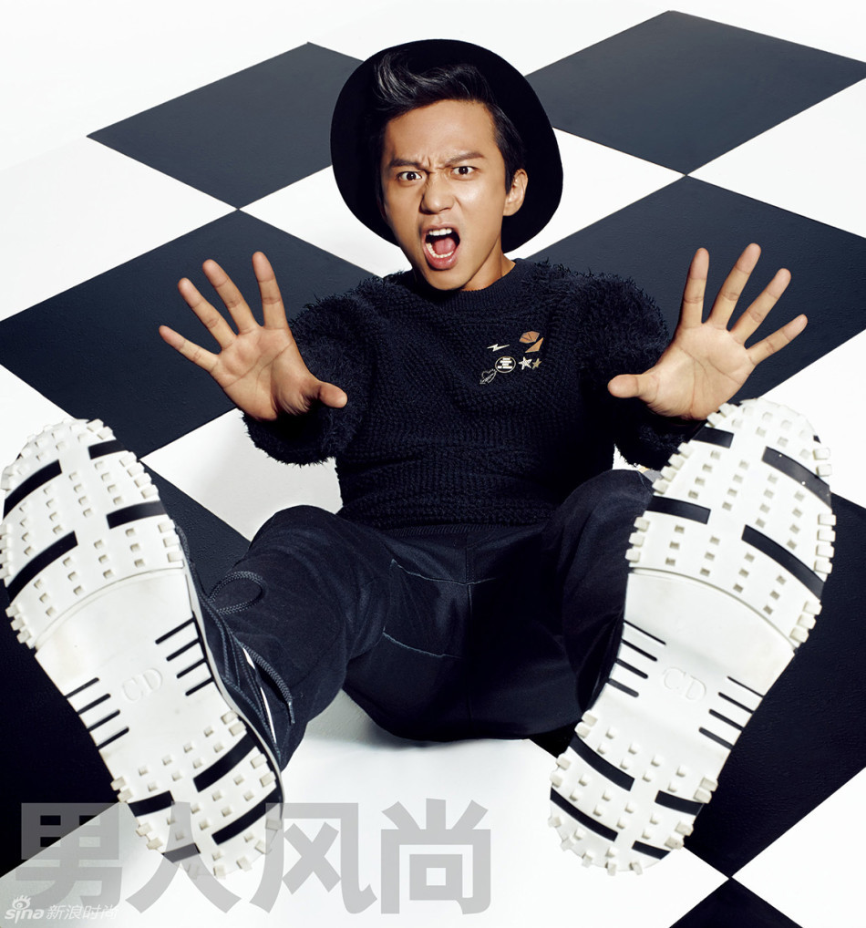 邓超绅士造型登封面 头戴礼帽变魔术师 -- 佛山