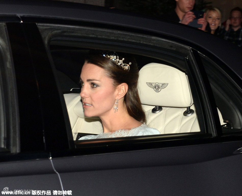 揭秘凯特王妃莲花冠冕 王室多人曾佩戴当地时