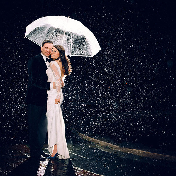 雨天婚纱照_下雨天的图片