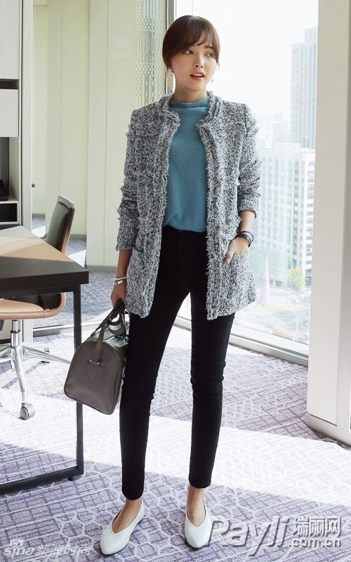 杨幂穿天空蓝抗雾霾 靠清新少女装美一整年