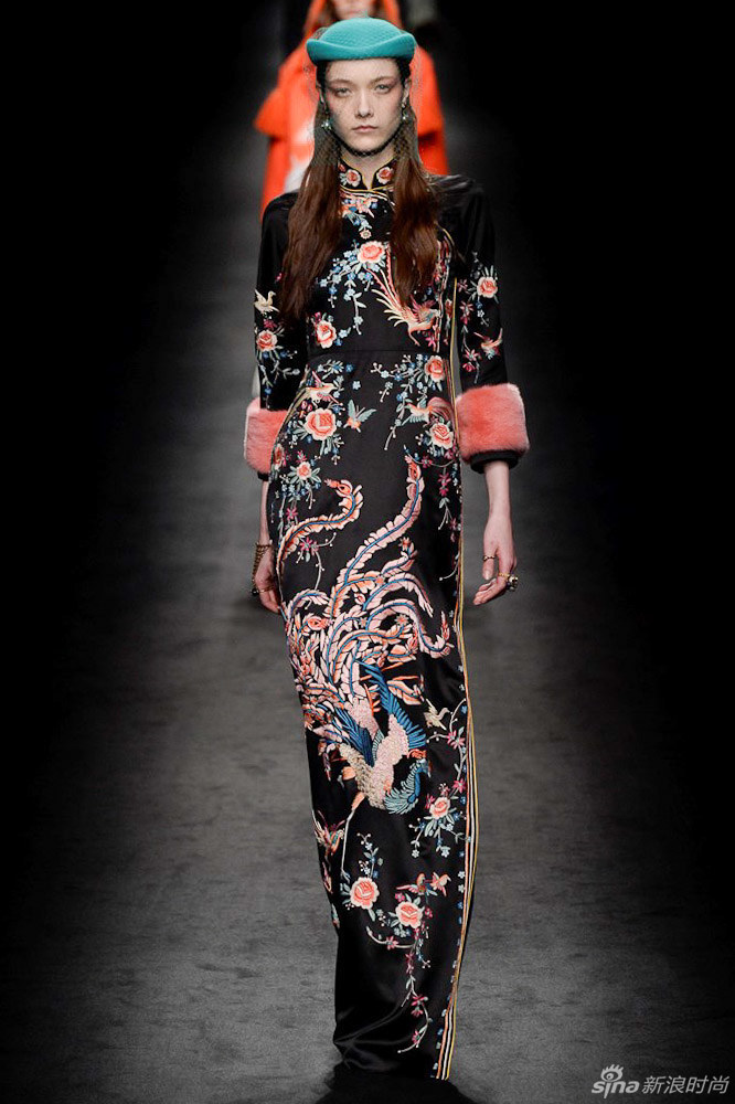 gucci 2016秋冬女装系列从植物的生长中获取灵感,每件服装都描绘出