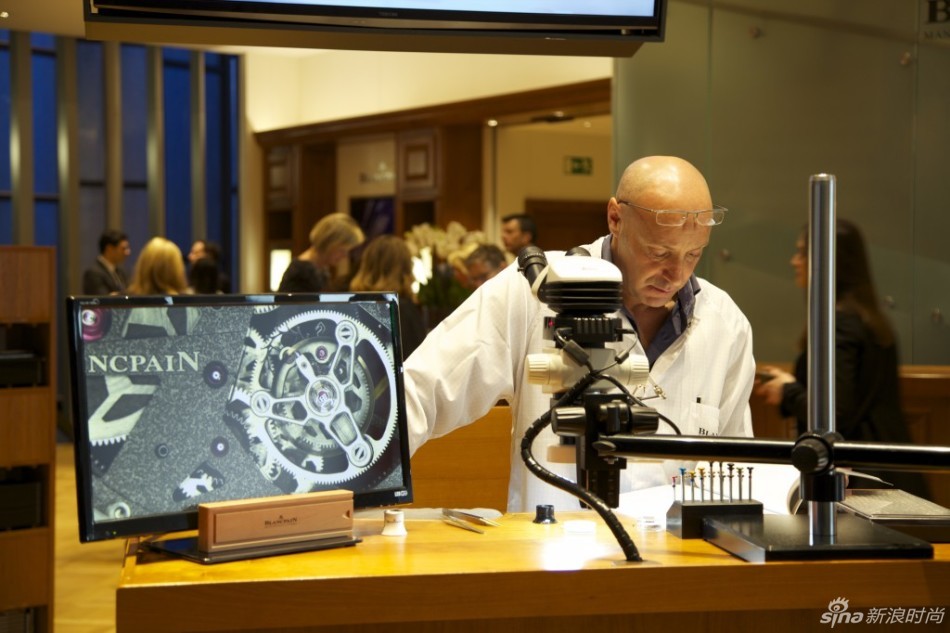 一年一度的巴塞尔国际钟表珠宝博览会(2016 Baselworld)于2016年3月17日至24日在瑞士巴塞尔展览馆举行。一起看看顶级品牌的展台有哪些亮点吧。