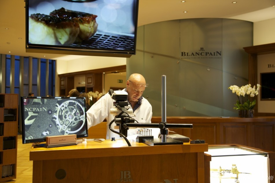 一年一度的巴塞尔国际钟表珠宝博览会(2016 Baselworld)于2016年3月17日至24日在瑞士巴塞尔展览馆举行。一起看看顶级品牌的展台有哪些亮点吧。