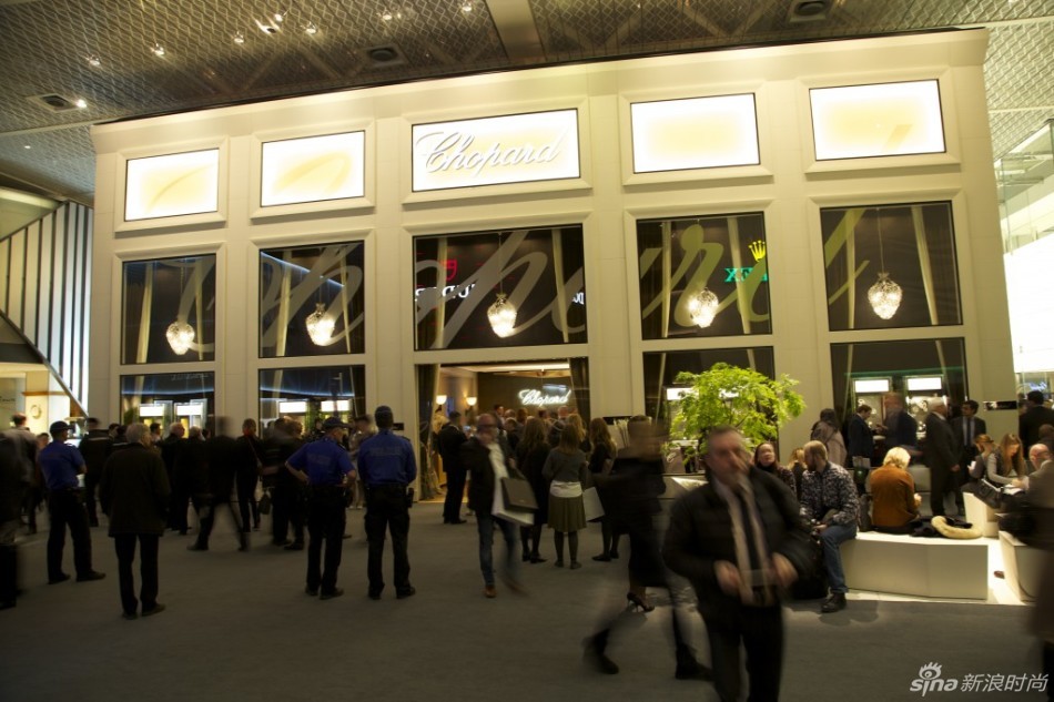 一年一度的巴塞尔国际钟表珠宝博览会(2016 Baselworld)于2016年3月17日至24日在瑞士巴塞尔展览馆举行。一起看看顶级品牌的展台有哪些亮点吧。