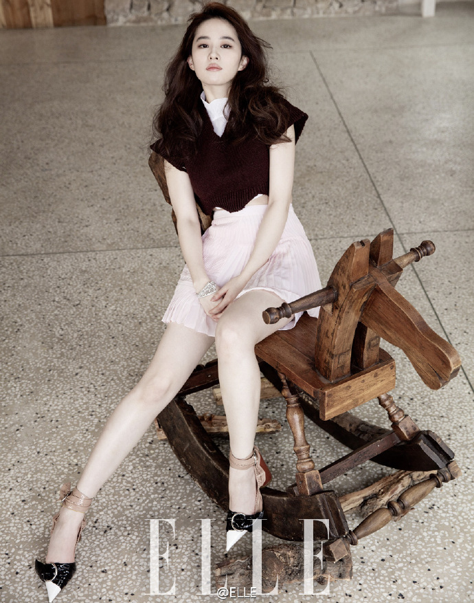 刘亦菲登《elle》封面 乖巧洒脱天仙攻
