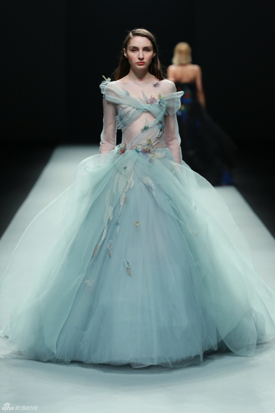 wecouture婚纱_婚纱情侣头像(3)