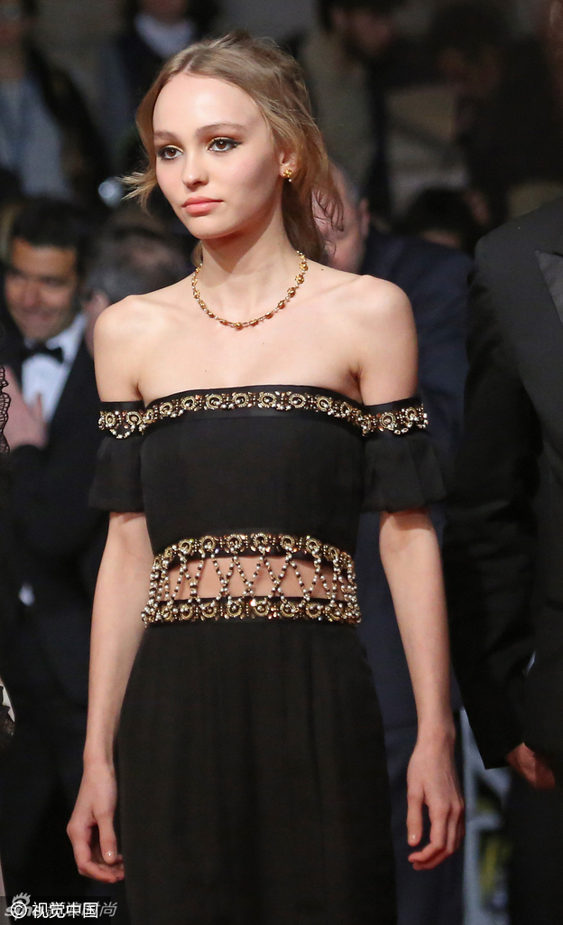 星二代霸屏戛纳 莉莉-罗斯-德普高贵艳丽亮相