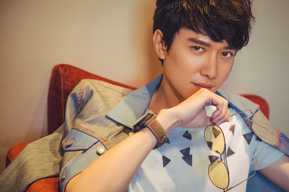 冯绍峰写真曝光 文艺绅士酷玩复古腔调 - 娱乐