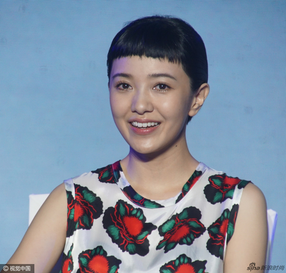 自从《小时代》顾里女王的角色火了以后,郭采洁就在短发的道路上一去