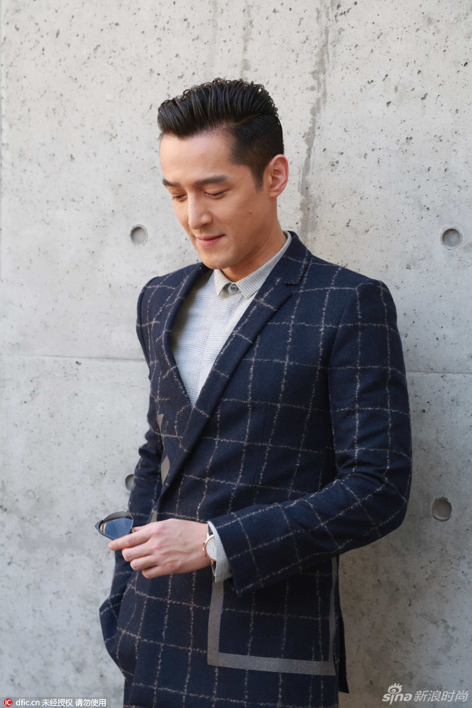 胡歌助阵emporio armani秀 格纹西装绅士儒雅_高清