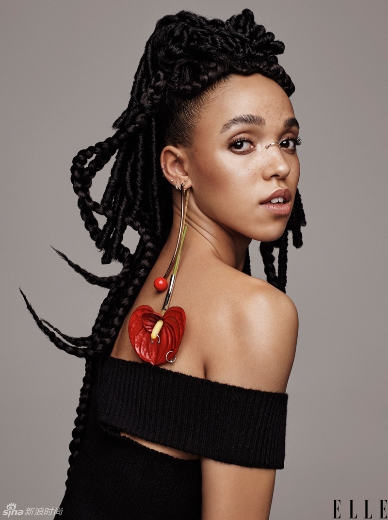 嫩牛五方爱妻fka twigs登封面 秀美背和大长腿