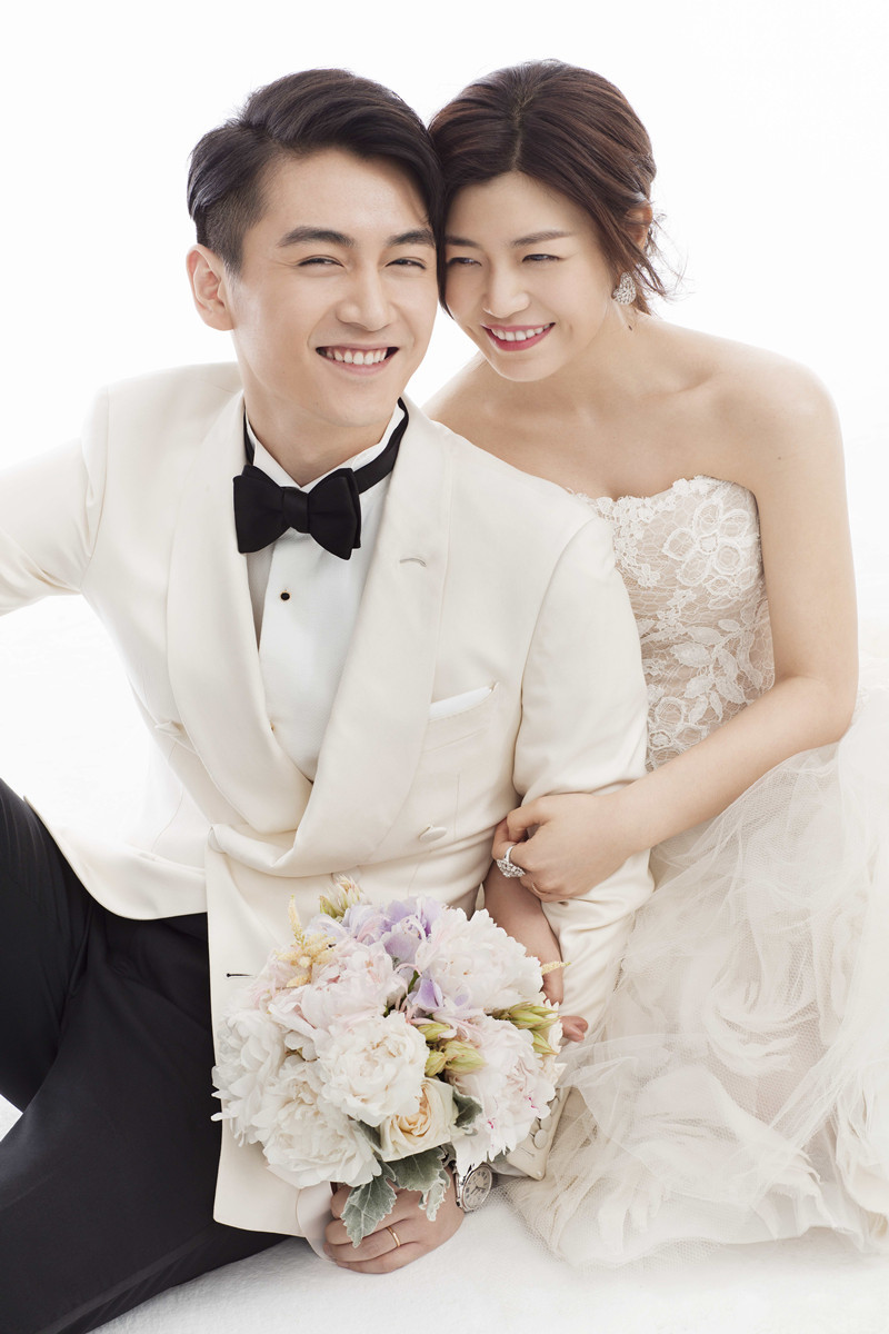 支持   键翻阅图片 列表查看 7 / 7 陈晓陈妍希的婚纱照甜蜜曝光