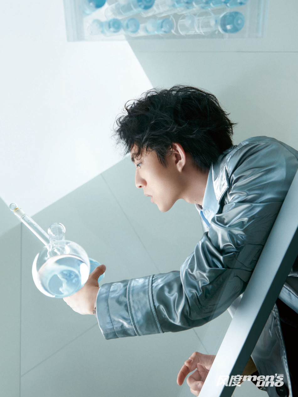 林宥嘉登9月刊杂志封面 科学家装扮露坚定眼神