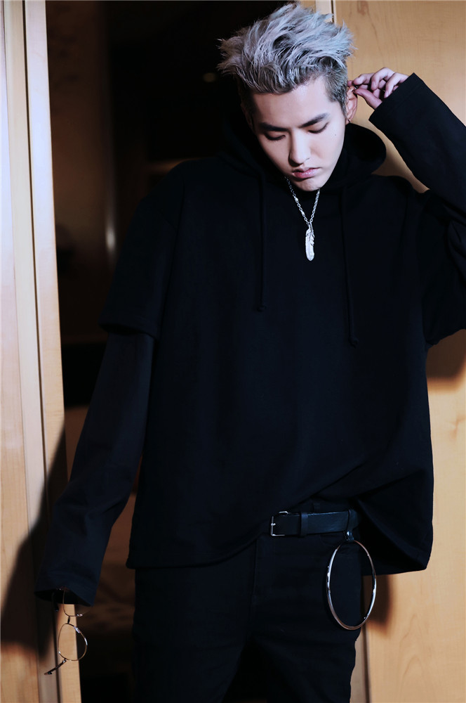 每日美搭 吴亦凡卫衣混搭酷帅潮范儿 - 娱乐明星 - 紫呜网 - www.ziwuwu.com