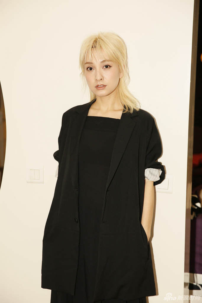 最新时装周大秀 81622_1405872_667687.jpg