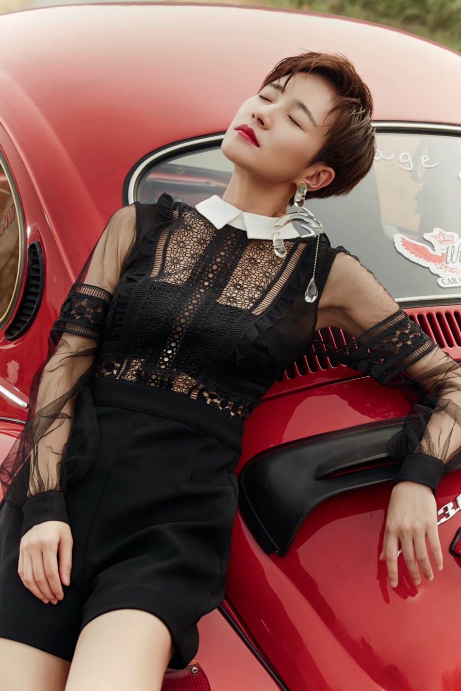 “炮哥”焦俊艳事业线抢镜 短发时尚性感 - 娱乐明星 - 紫呜网 - www.ziwuwu.com