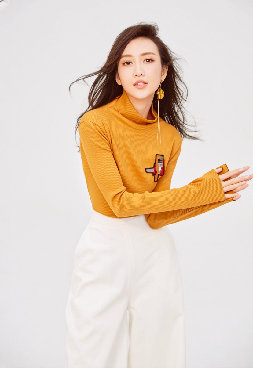 王鸥曝光写真大片 双面演绎时尚俏女人