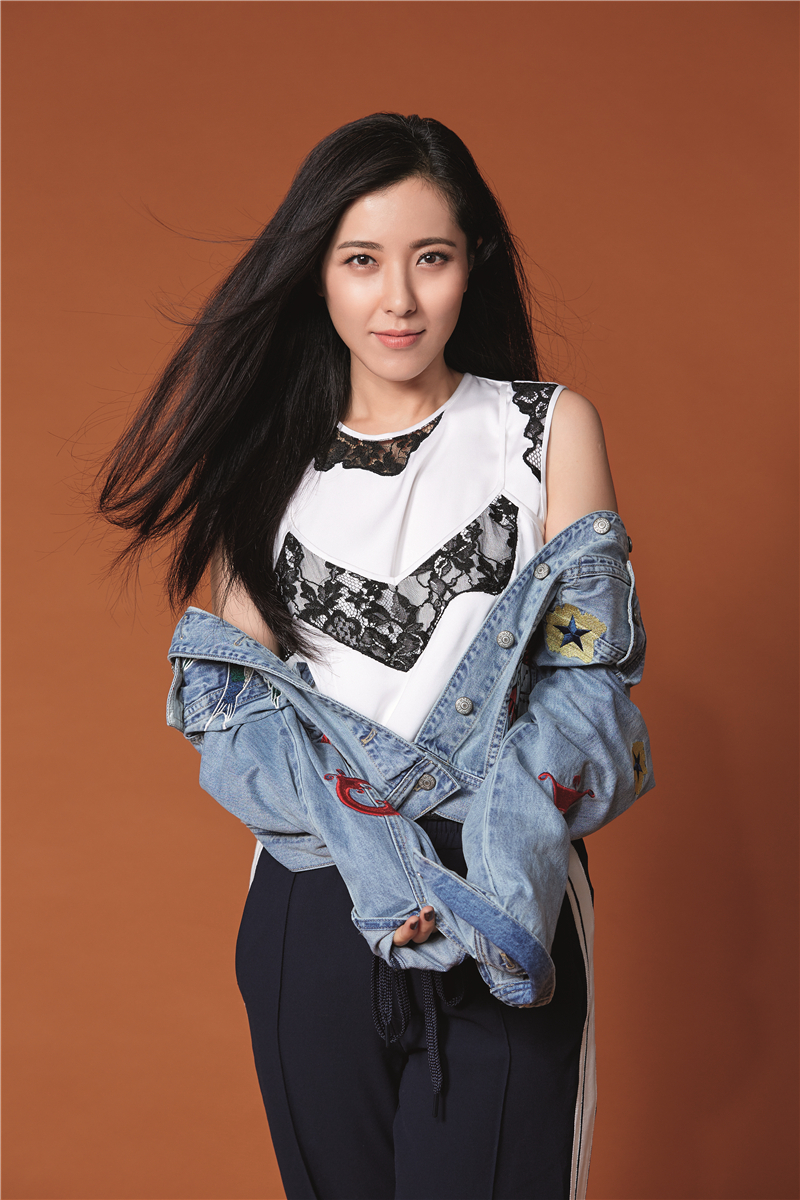 曾黎最新大片温情曝光 阳光活力不失优雅本色