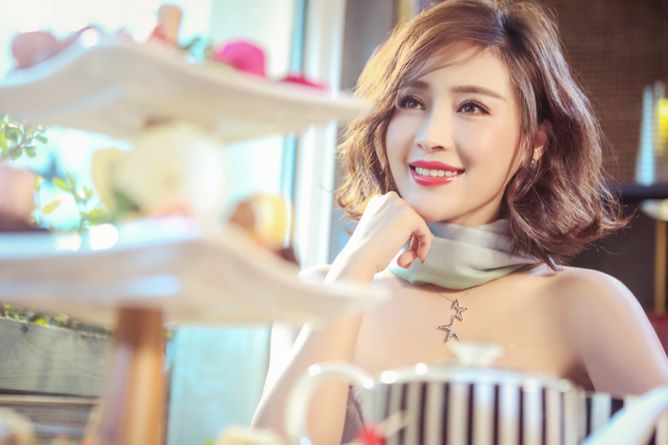 甘婷婷“活色生香”写真 展少女轻熟魅力